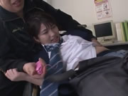 日本學生妹 唯井真尋 給多位男同學輪流輸出